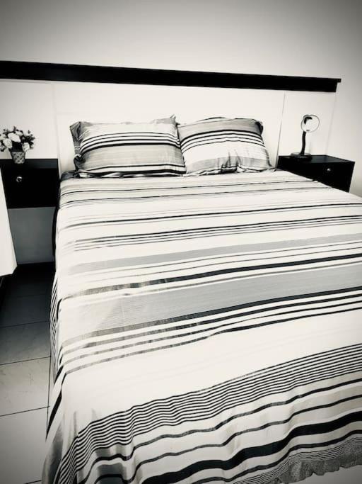 Stayhere! Fique Aqui! Apartamento 2/4 Mobiliado No Costa Azul :-) Salvador Eksteriør bilde